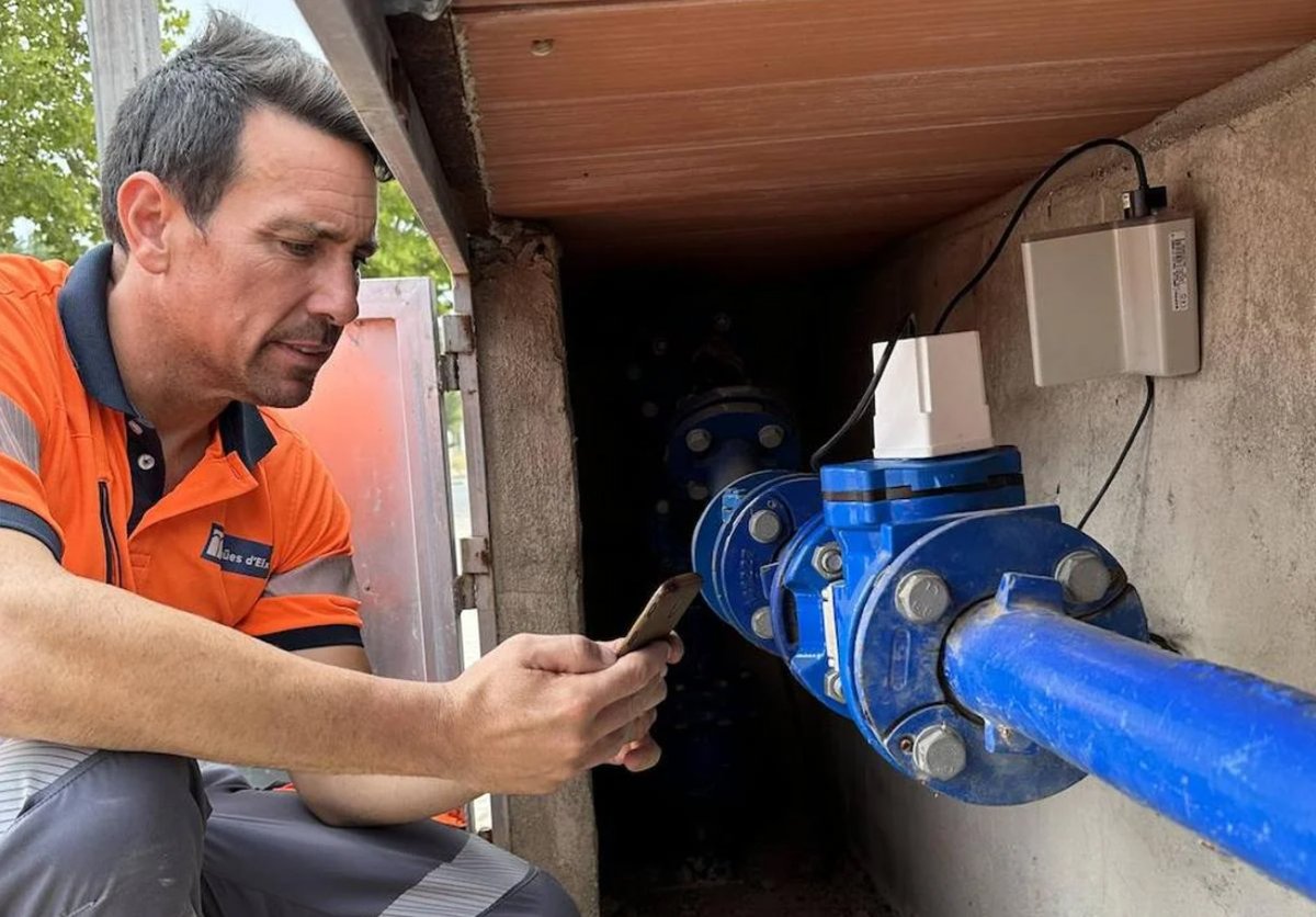 aigueselx's tweet photo. Nuestro servicio de 𝗲𝗺𝗲𝗿𝗴𝗲𝗻𝗰𝗶𝗮𝘀 está operativo 24 horas al día, 365 días al año.

📞 Llama al 𝟵𝟬𝟬 𝟳𝟬𝟬 𝟳𝟰𝟵 y lo solucionamos.
⌚ Llegamos en menos de 2 horas.
✅ Consulta el estado de tu avería en la app Mi Aigües.

#AigüesdElx #GestiónDelAgua #ServicioUrgente https://t.co/zwFZ4KB1fR