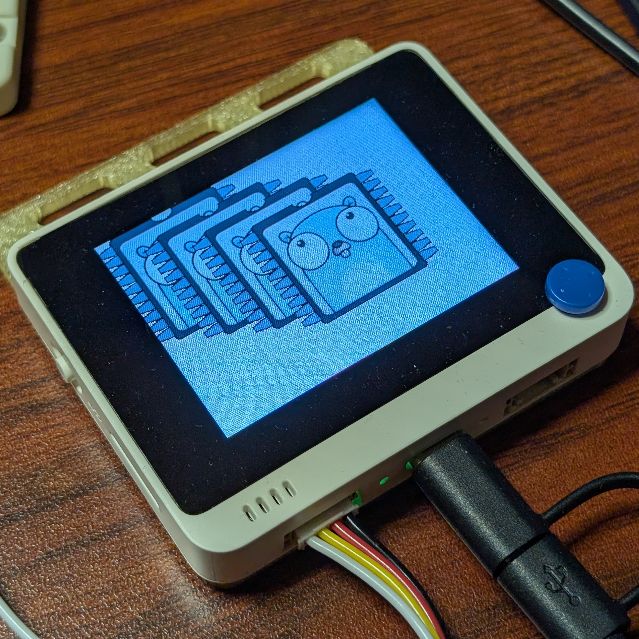 TinyGo で透過 PNG を読み込めるようにして行ってる。先日の drivers/pixel.Grayscale2bit の更新と合わせて koebiten に正しい透過画像の取り扱いが入る予定。これで立体的な表示が良くなる予定。
#tinygo