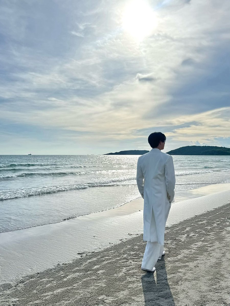 satangktp's tweet image. HAPPILY EVER AFTER 🌤️🌊✨🏖️
ก่อนอื่นขอขอบคุณผู้ใหญ่ทุกท่าน พี่ถา พี่ออฟ ที่ให้โอกาสพวกเรานักแสดงทุกคน ได้มีโอกาสมาเล่นซีรีส์เรื่องนี้นะครับ มันมีความหมายกับพวกเรามากจริงๆ ขอบคุณพี่โจ้ผู้กำกับที่เชื่อใจและเลือกให้พวกเรามารับบทในซีรีส์เรื่องนี้นะครับ…