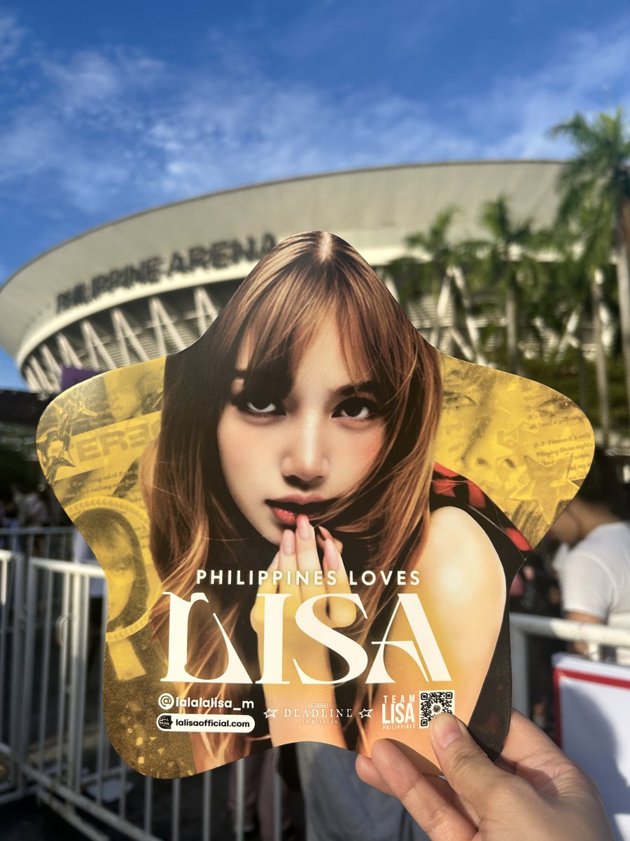 lalaluvlalisa's tweet photo. mahal na mahal ka namin lisa!!!

LISA BINIGHANI PH ARENA
#DEADLINEinBulacan_LISA
#BLACKPINK_DEADLINE https://t.co/Fv4hd0Mn3a