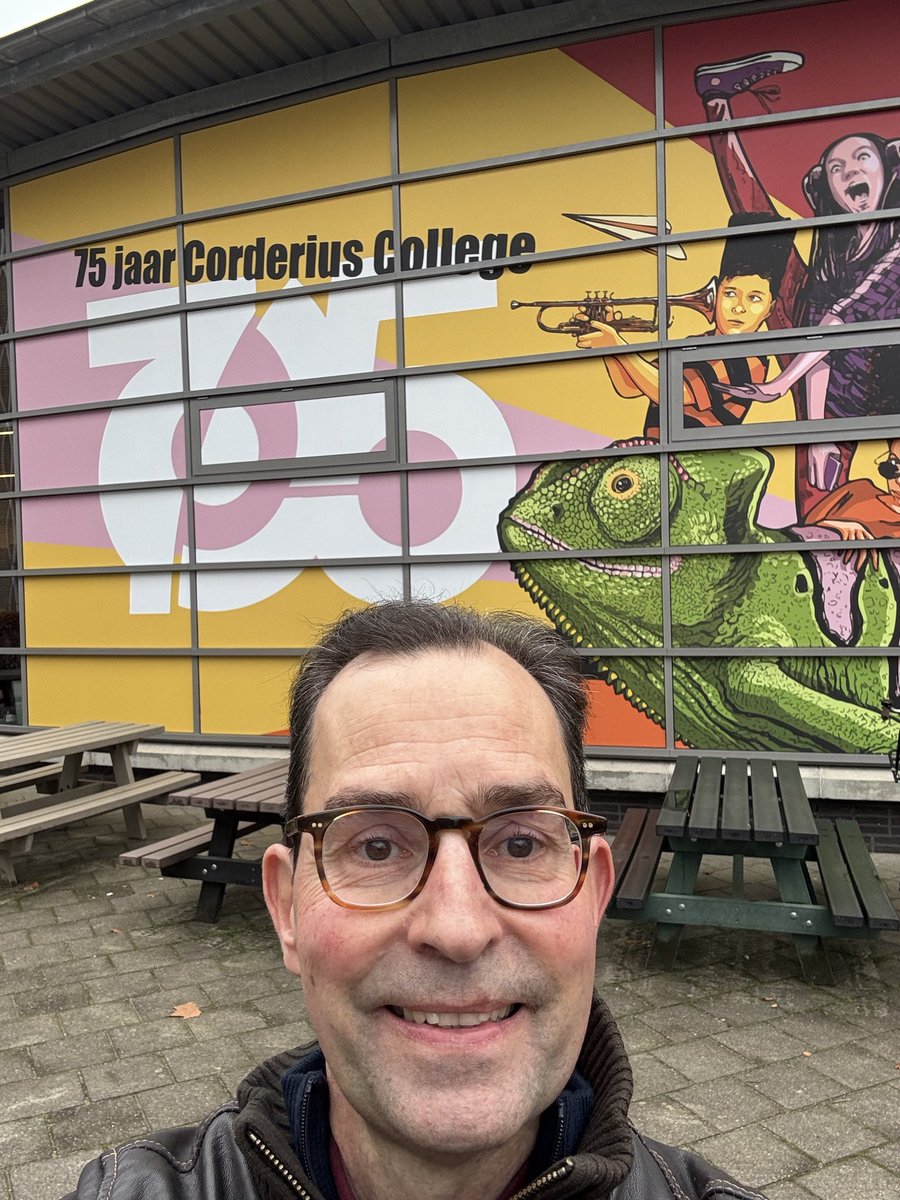 Vandaag is de reünie van het Corderius College in Amersfoort vanwege 75 jarig bestaan 🥳 Er kunnen nog kaarten aan de deur worden gekocht. Leuk om oud-klasgenoten 😀 en enkele oud-docenten 🫣te ontmoeten 
dereuniecommissie.nl/reunie/corderi…
#corderius #reünie #school