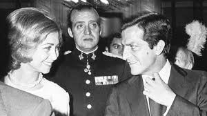 fjconpe's tweet photo. Recibió un poder absoluto y renunció a él para traer la democracia. Es lo que perdurará de Juan Carlos I. Su vida privada fue poco ejemplar, ciertamente.

De la ley a la ley. En la democracia cabemos todos. Y la generosidad del harakiri de las Cortes franquistas. ¡Qué tiempos! https://t.co/h4ZC6iSVfH