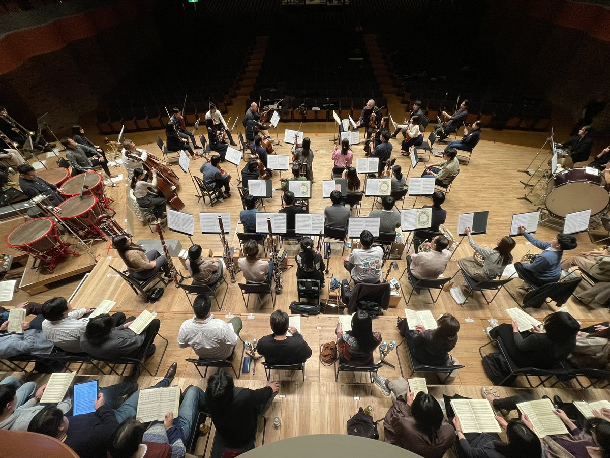 【#MAROオケ】
本日はオーケストラと合唱の全体リハーサルでした！
ホールいっぱいに響き渡る『歓喜の歌』、必聴です✨
総勢73名の指揮なしの第九！
みなさまのご来場をお待ちしております♪

#ベートーヴェン
#第九
#篠崎史紀
#北九州国際音楽祭
#響ホール

▼詳細
kimfes.com/programTop/pro…