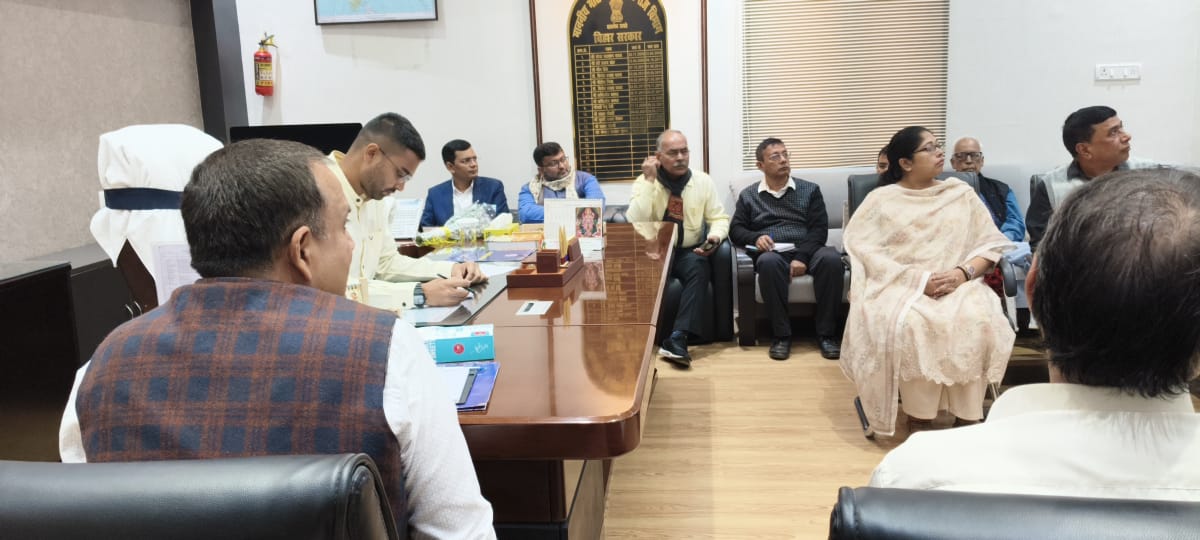 DeepakRLM's tweet image. मंत्री पद की शपथ लेने के बाद आज पंचायती राज विभाग, बिहार सरकार के कार्यालय पहुँचकर विधिवत रूप से पदभार ग्रहण किया। 

विभागीय अधिकारियों के साथ प्राथमिक बैठक कर आने वाले समय की कार्ययोजना, विभागीय प्राथमिकताओं और ग्रामीण विकास से जुड़े मुद्दों पर विस्तृत चर्चा की गई।