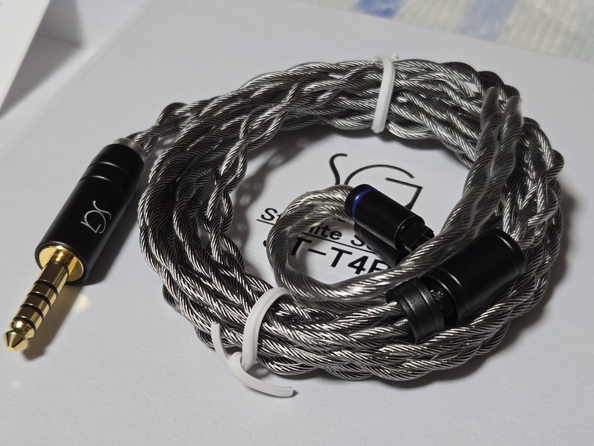 kamome_maki's tweet image. 伊藤屋国際さんのオンライン直販でセールのイヤホンケーブル(スティブナイト)を購入しました。
扱いやすい質感でNICEHCKさんとはまた違った高級感がありますね！😊
#伊藤屋国際 #SoundsGood #イヤホンケーブル