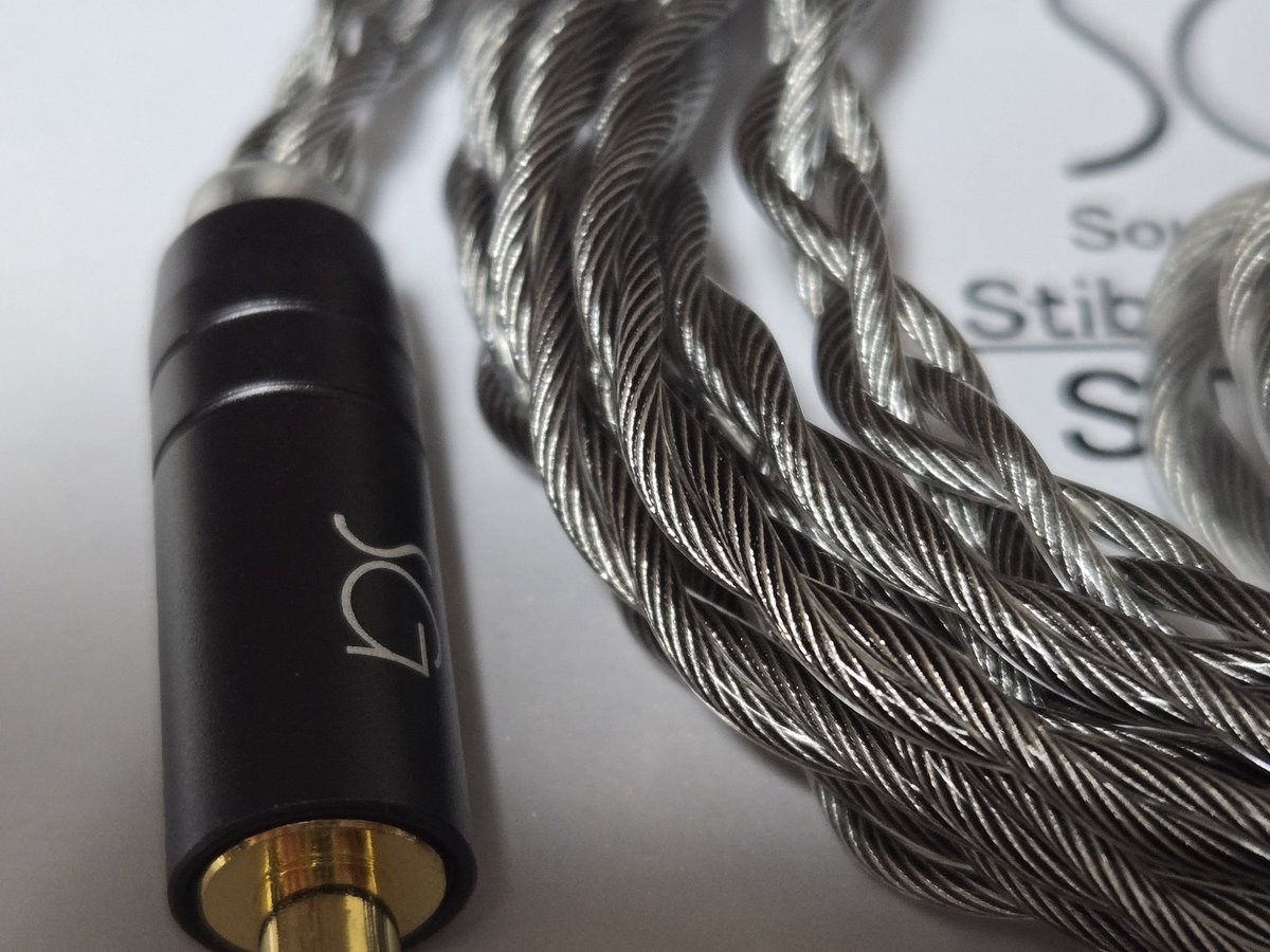 kamome_maki's tweet image. 伊藤屋国際さんのオンライン直販でセールのイヤホンケーブル(スティブナイト)を購入しました。
扱いやすい質感でNICEHCKさんとはまた違った高級感がありますね！😊
#伊藤屋国際 #SoundsGood #イヤホンケーブル