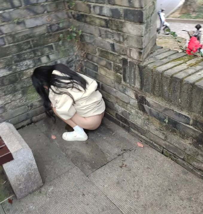 Awwal2081930's tweet photo. 逛街突然想尿
我真的忍不住啦
只能隨便找個墻角
還沒一個路過的大叔一直偷看
真的又羞恥又刺激
突然想找一個可以和我試試打野炮的
應該更刺激吧
#固炮優先 #找固炮長期約 https://t.co/udbvcyiDuU