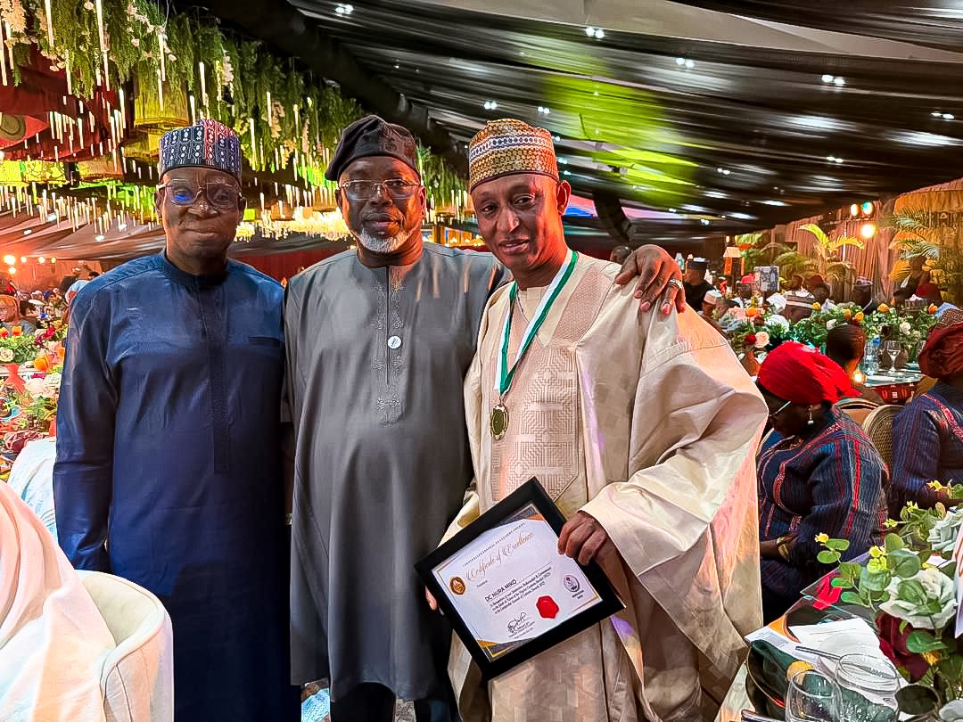Congratulations to Mr. Nura Miko on receiving the Award of Excellence at the Comptroller General of Customs Awards 2025 recognizing his outstanding service, integrity, and dedication to national ideals. A true example of patriotism in action. 🇳🇬

#UnveilingNigeria #URNI