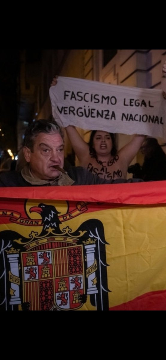 _Lanieta_'s tweet image. Que este señor ,comentan, está todos los domingos en la puerta del Bernabéu, que tome la policía nota y por una vez haga su trabajo.