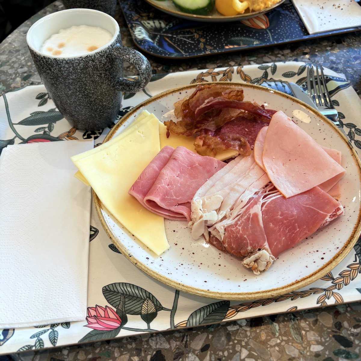 npdruan's tweet image. “Breakfast” and the only thing on my plate is MEAT