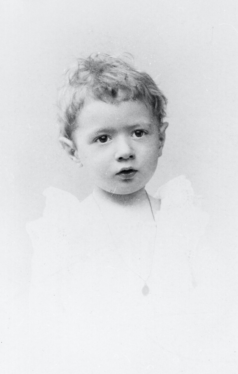 Gaullisme_Fr's tweet image. 🇲🇫 22 novembre 1890, il y a 135 ans, naissance du Général de Gaulle, à Lille.

Hommage à celui qui a consacré sa vie au salut de la patrie, sauvé l'honneur du pays, libéré la France, lui a redonné sa place dans le monde et fondé notre République.

« La France ne peut être la…