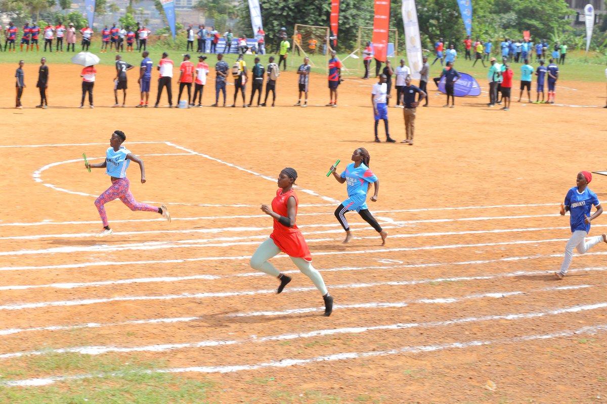 cbsfm_ug's tweet image. Emizannyo gy&apos;Ebitongole by&apos;Obwakabaka gikomekkerezebwa leero wansi w&apos;omulanwa #Ommanyi era gigenda maaso mu Lubiri e Mmengo.

Ebitongole ebisoba mu 20 bittunka mu mizannyo egyenjawulo; Omupiira, okubaka, emisinde, omweso, ludo, n&apos;emizannyo emirala.
#CBSFmUpdates