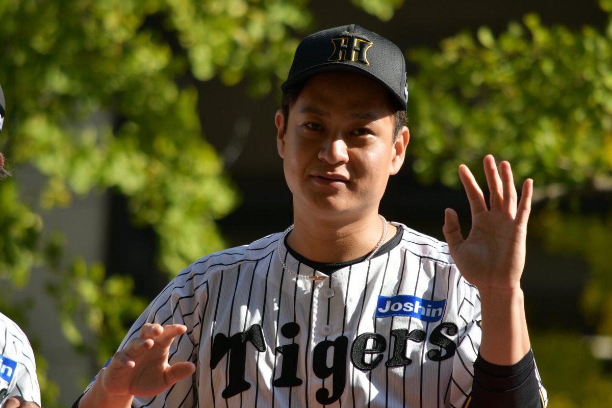 阪神タイガース、2026年ユニフォームをゴールドで公開