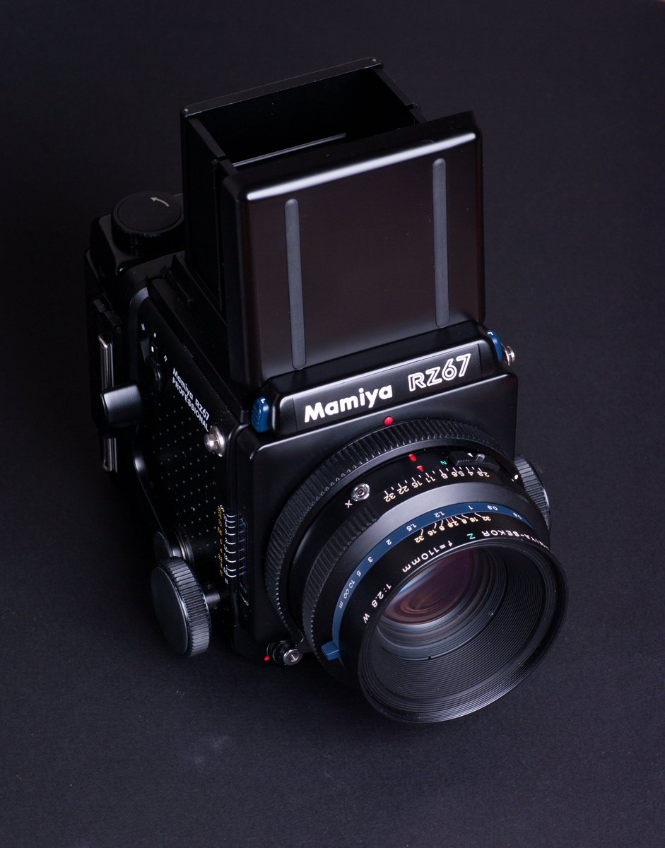 kotecinho's tweet image. A couple of days ago, Windows turned 40 years old.

Chuck O’Rear, with a Mamiya RZ67, in January 1996, on his way to visit his girlfriend in San Francisco. He aimed his camera at some vineyards in Palo Alto.

The most-viewed photo in history?