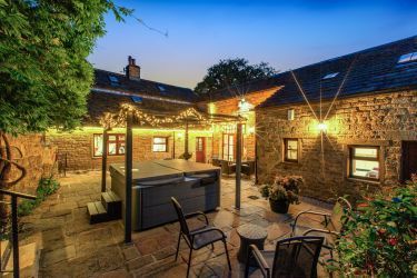 IndepenCottages's tweet image. Whether you&apos;re planning a fabulous hen party, family celebration or you just want somewhere peaceful to #unwind and escape from reality for a few days, you need to book a stay at Horn Cote Country Escape &amp;amp; Spa! Take a look: buff.ly/wqtvC6z #Yorkshire