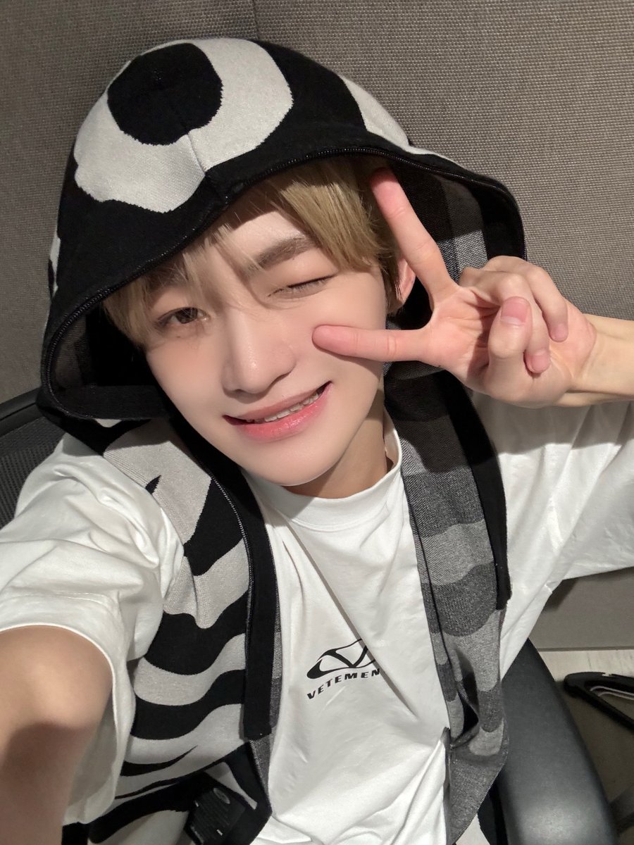 #JIHOON Weverse Update 💌 

썸머비트바이브 나는 셀카각도…🥲

#지훈 #한지훈 #TWS #투어스