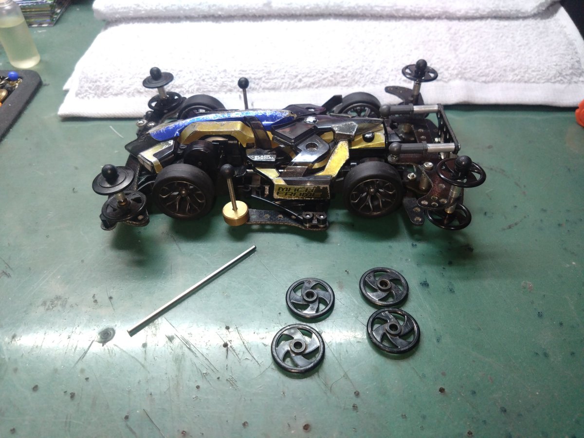 9999Technology's tweet image. フロントのシャフトとリアの19㍉プラローラーの交換を済ませました！精度が悪い割に以外としっかり走る！やっぱり言える事は、「このマシンは壊れる事を知らない化け物」である。