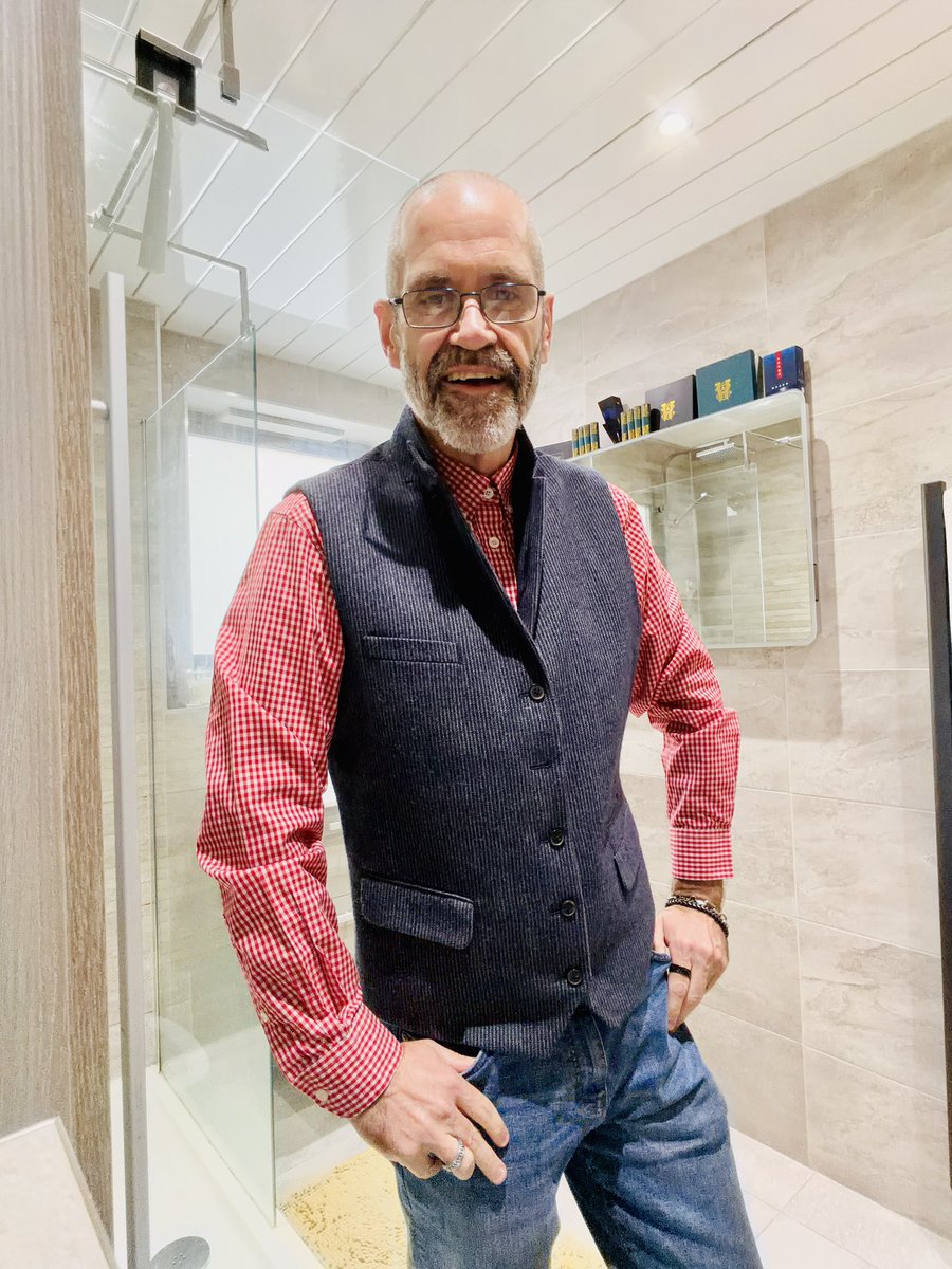cubaly's tweet photo. Ever fancy getting a bit dressed up just cause u want to. Well I’ve all these new clothes, may as well wear them and I feel great. Overdressed for the bingo jennies this afternoon but I don’t give a damn 😍 #outout #scrubup https://t.co/KGvT80sKSP