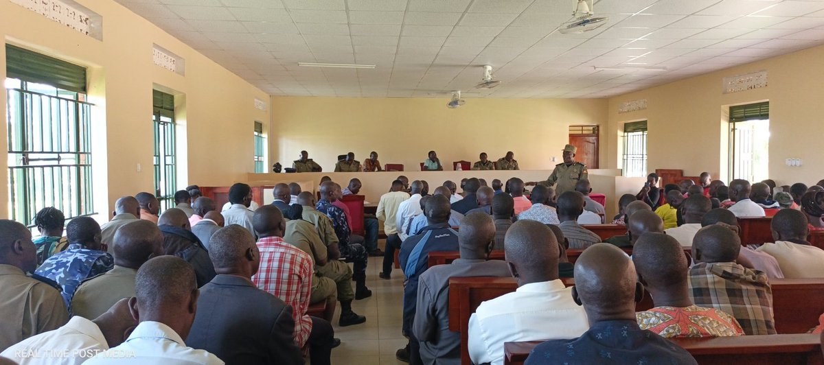 Community policing by the @ugandapolice at Budaka court boadroam