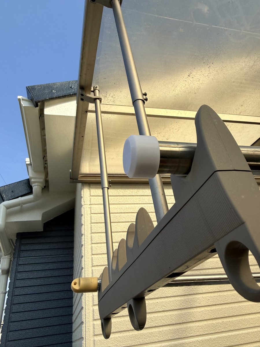 sat_chan_pe's tweet image. 超高速モードに挑戦。造形時間24分が9分になった。ただ、めっちゃ机揺れるし、これで動かし続けたらすぐ壊れそう（≧∇≦）
物干し竿の先端が無くなって中がサビサビだったのでキャップを作った( ´ ▽ ` )ﾉ買い直せよw
#P2S
#BambuLab 
#サンステラ