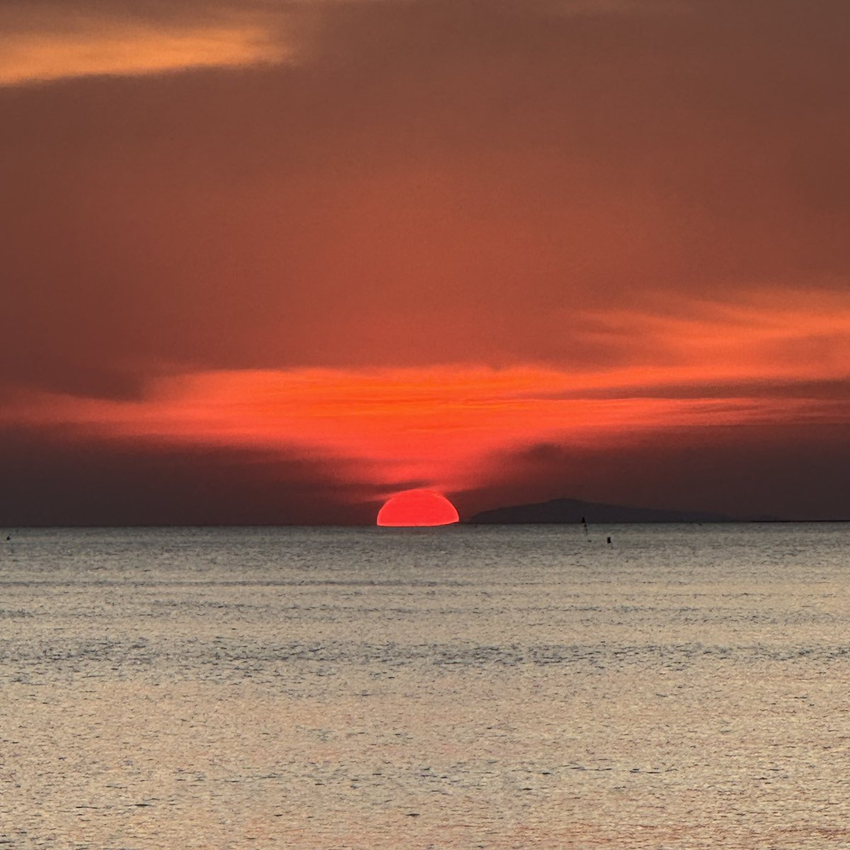 yoxrgravity's tweet image. ทะเลระยองหน้าหนาวก็โรแมนติกเหมือนกัน