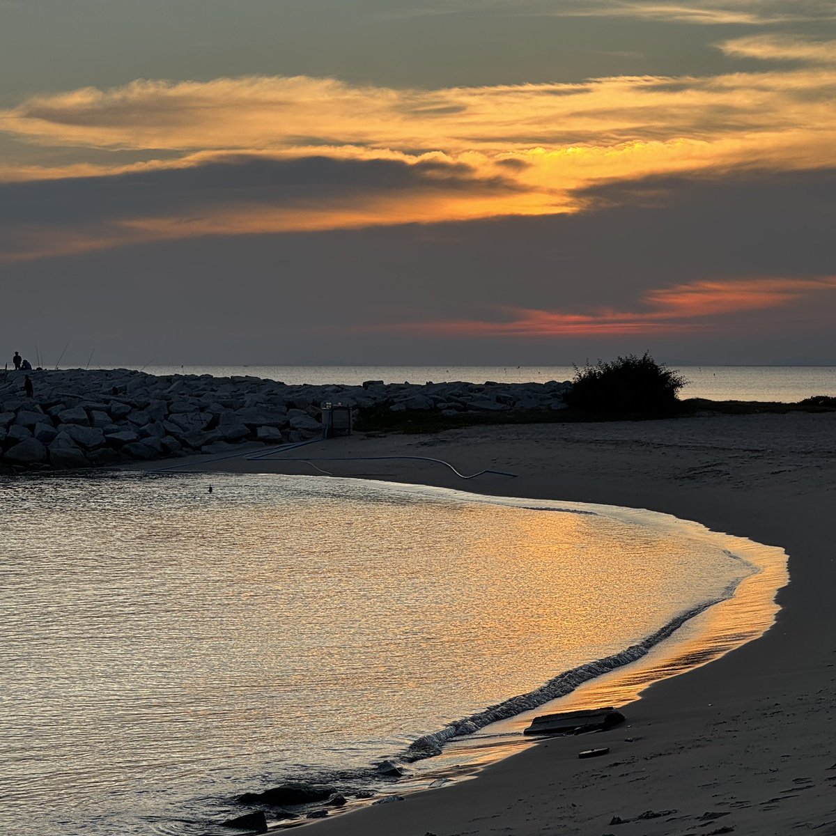 yoxrgravity's tweet image. ทะเลระยองหน้าหนาวก็โรแมนติกเหมือนกัน