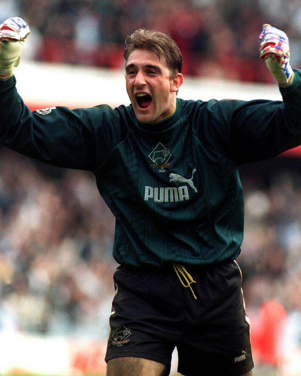 dcfcofficial's tweet image. Wishing our 1995/96 promotion-winning goalkeeper @russhoult a happy 53rd birthday. 🖤