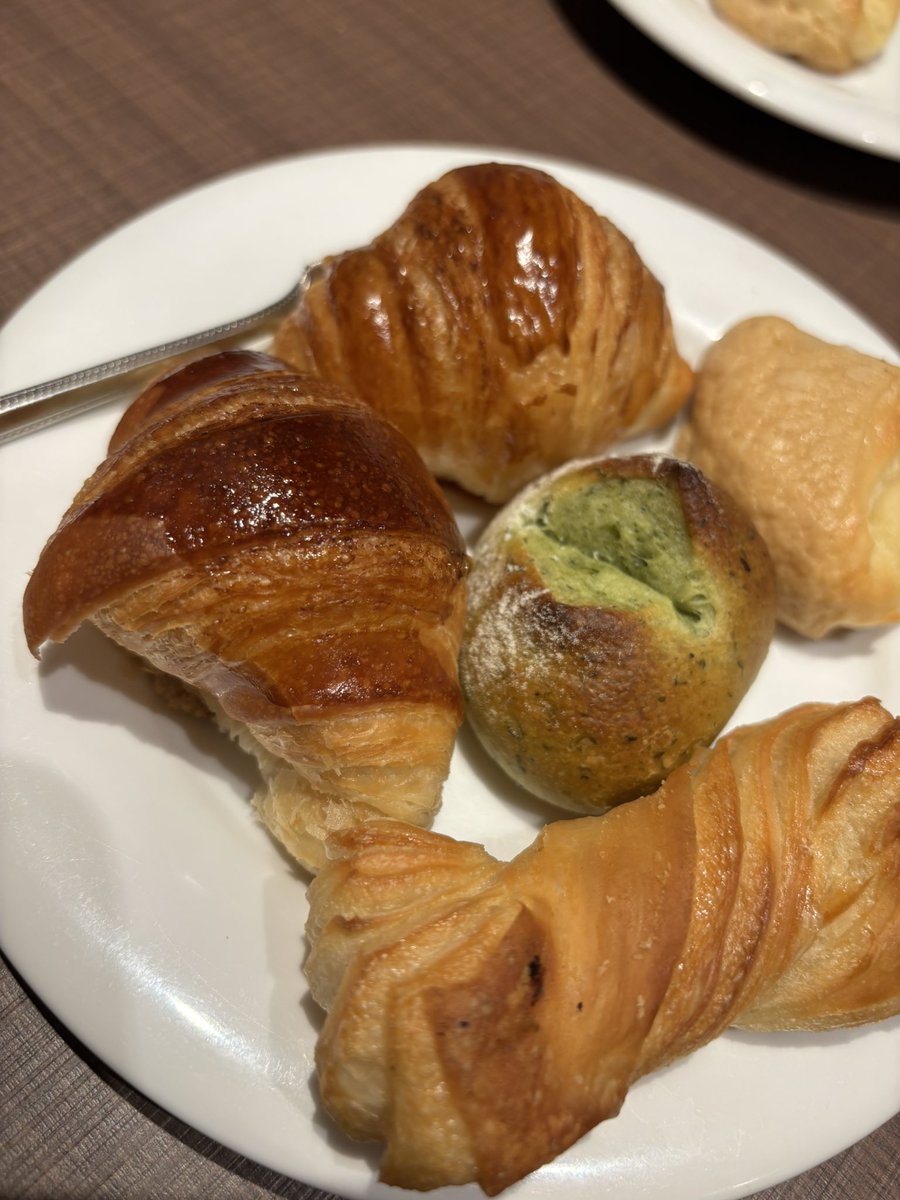 AndromedaTree's tweet image. パン🍞🥐食べ放題😋