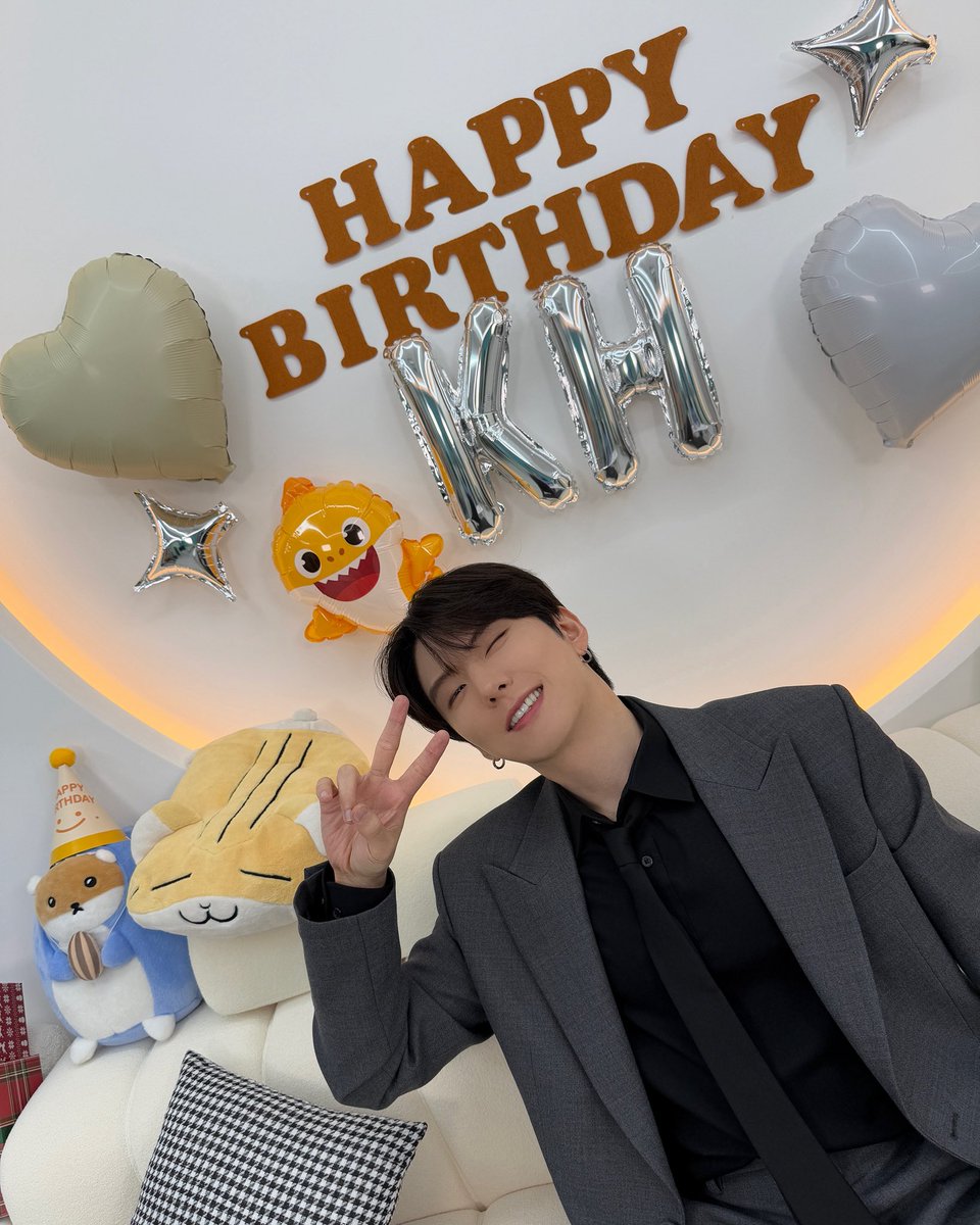 OfficialMONSTAX's tweet image. 📸
251122 #몬스타엑스 #기현
생일 기념 YouTube LIVE 완료✨

기현과 함께 특별한 하루
&apos;#몬베베&apos; 오늘 특별한 하루 보내고 계신가요?
함께 축하해준 여러분 모두 감사합니다❤️‍🔥

#KIHYUN
#MONSTAX #MONSTA_X
#HBDtoKIHYUN #선물같은기현DAY_1122