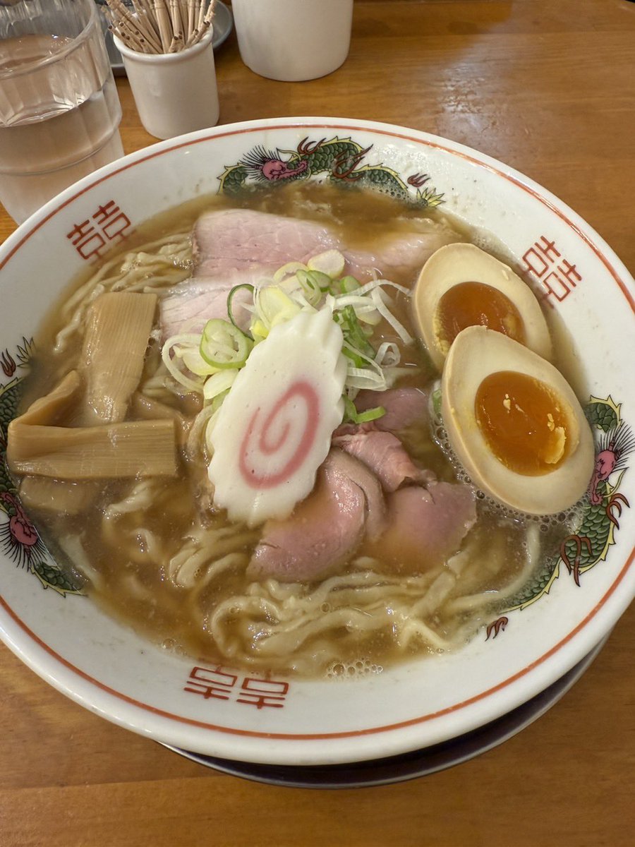 wakaseimen's tweet image. 11月23日
京急蒲田 
明日の運行予定(営業時間)7時～14時　
たっぷり野菜アツアツの味噌煮干ラーメンスタート🍜
お得なご飯セットは1000円〜
津軽漬け丼、納豆玉子かけごはん、半チャーハン、源タレチャーシュー丼から選べます！
BGMはねぶた祭り！

#東京ラーメン  #東京グルメ　#朝ラーメン　#生成AI