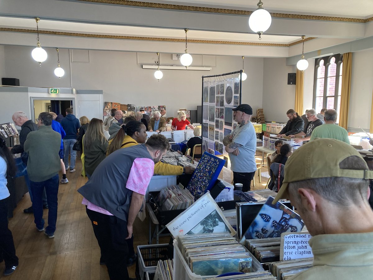 The Stockport Vinyl Record Fair is on TOMORROW (Sunday 23rd November) at the Guildhall! Open from 10 till 4. Entry is £1 pp (&amp; £5 for early access from 9am). Don’t miss out!
#vinyl #records #stockport #recordfair #vinylrecordfair #vinylrecords #event #gifts #manchester #fair