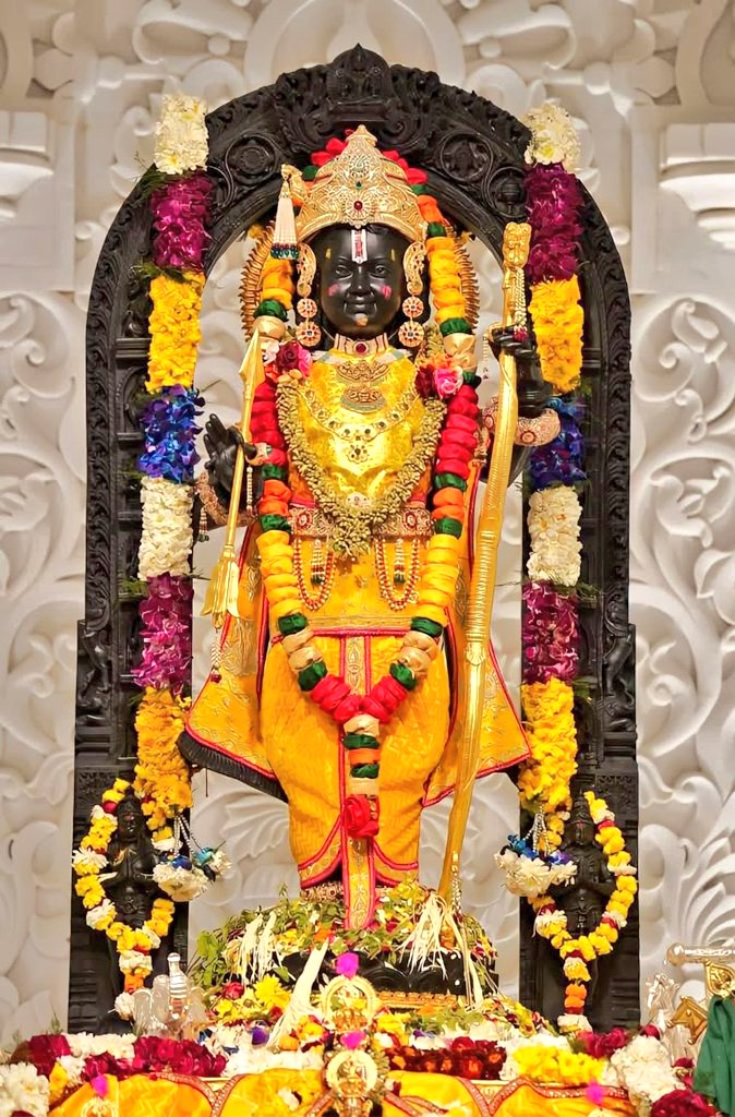 RamJanmbumi's tweet image. ईश्वर के मालिक गरीबी नहीं हृदय की अमीरी देखते हैं कृपा करने वाले 
जय श्री राम 🔥