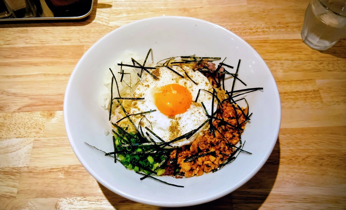 行ってみたかったまぜそばのお店に入店。
内装良し、雰囲気良し👍️

カレーまぜそば
キーマが絡み合って旨さUP👍️
今度はチーズをトッピングして食べたくなりやした✋️