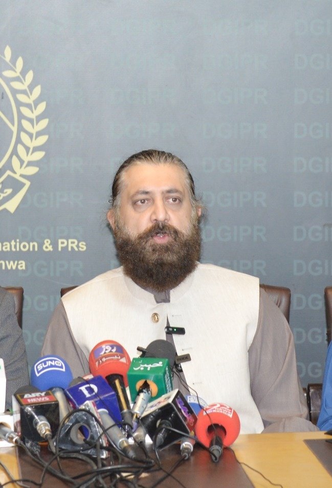 پاکستان تحریک انصاف کے مرکزی سیکرٹری اطلاعات شیخ وقاص پریس کانفرنس کررہے ہیں۔