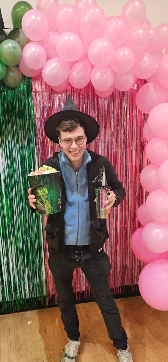 PupShade's tweet image. My happy sub at Wicked for good. @Bottomologist_