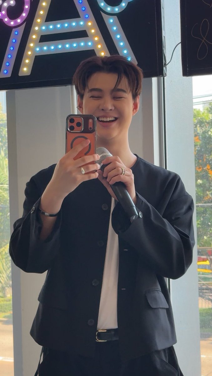 ฟค.ร้องเพลงให้ แต่คีย์คนละทิศละทาง มีเด็กชอบใจมาก เพราะอะดิ 5555555555555 #Saint_sup