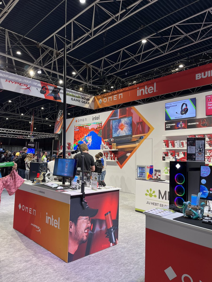 COMIC CON BABY!

hele weekend bij de OMEN game bar over spelletjes schreeuwen 😛