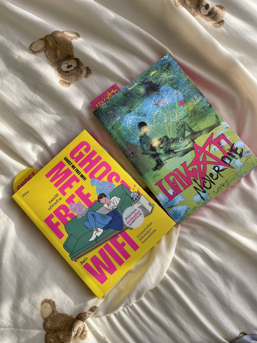 cakecakemon's tweet photo. หนังสือที่แย่งซีนกันที่สุด 555555 แข่งกันแสบตา 💥 https://t.co/zU531I9Epm