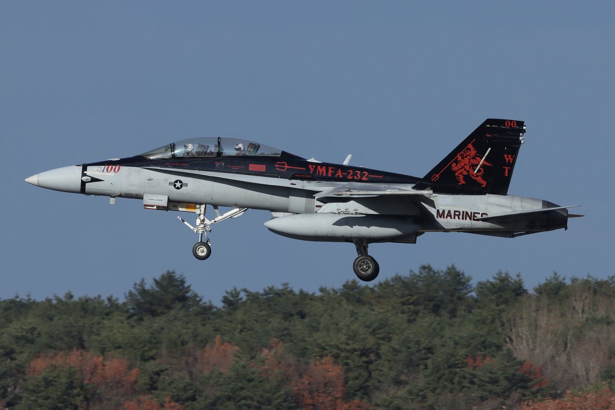 battletank2010's tweet photo. 2025.11.22 RJSM
前日に飛来したデビル達がフライト
B5でエアブレーキを上げてくれるサービス付き😜 https://t.co/U8iapAxPlr