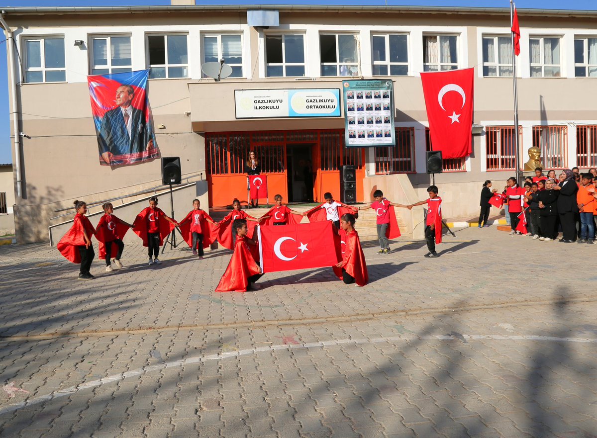 Şehit Ütğm. Nuri Melih Bozkurt ve Şehit Teğmen Mehmet Kıvık Kütüphanemizi şehitlerimizin kıymetli aileleriyle birlikte hizmete açtık. Şehit ailelerimizi yalnız bırakmayan kıymetli Harran Kaymakamımız <a href="/HarunResitHan/">Harun Reşit HAN</a> olmak üzere tüm ilçe protokolüne , emeği geçen başta devrem