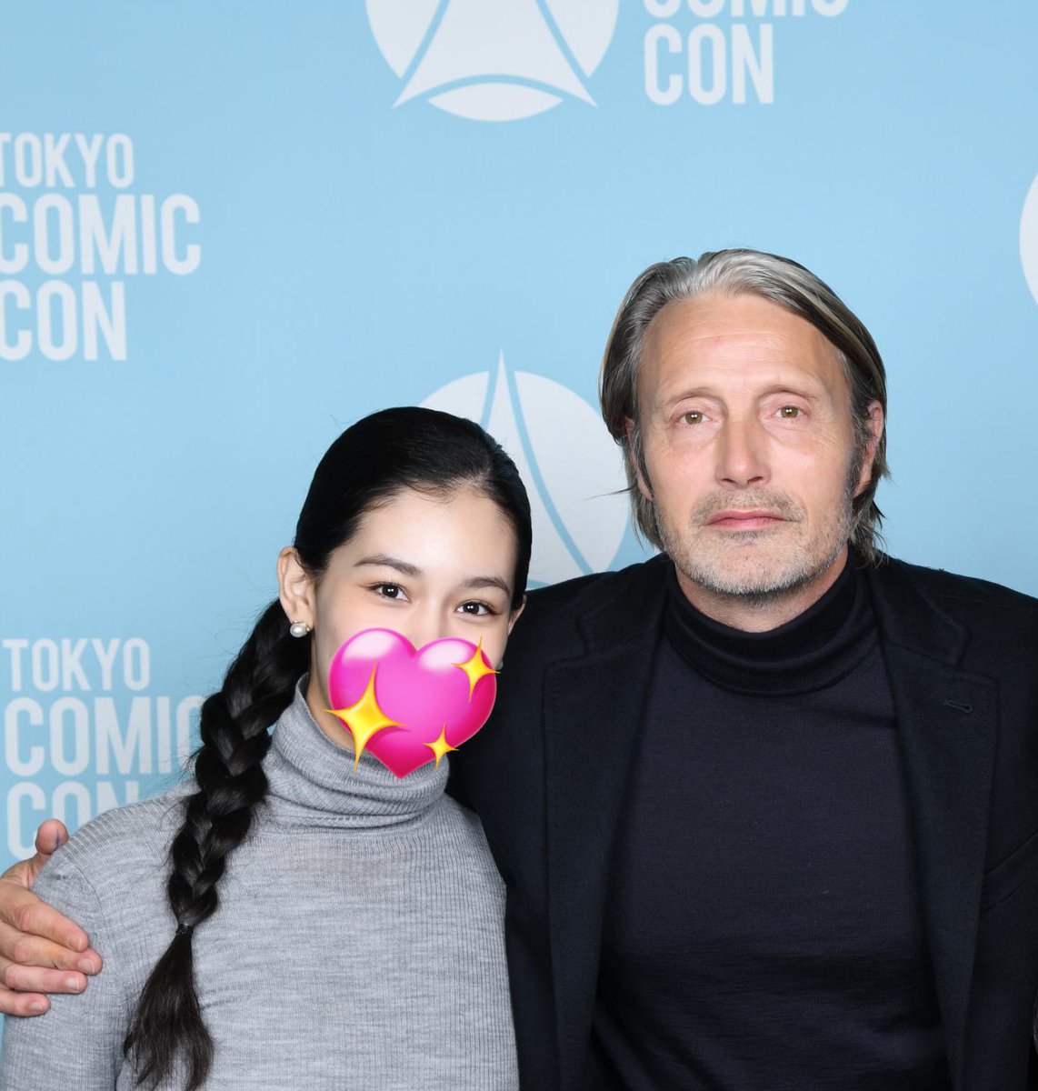 hgwt_hm's tweet image. 今日はマッツの60歳のお誕生日🎂
おめでとうございます👏
いい夫婦の日にお誕生日なマッツ素敵✨

これは2年前の写真だけど、たまたまこの日私が大好きな黒タートルネックのマッツ様を拝めて昇天しそうだった思い出…🫠