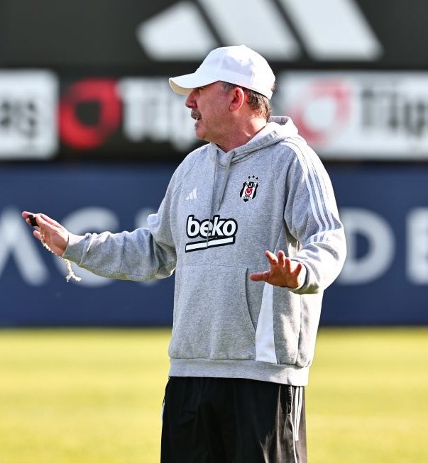 gundembjkcom's tweet image. 💥 Sergen Yalçın, Samsunspor maçı öncesi önemli bir karar aldı. 

◼️ 53 yaşındaki teknik adam, bugünkü antrenmanın ardından takımı kampa alacak. (Skorer)