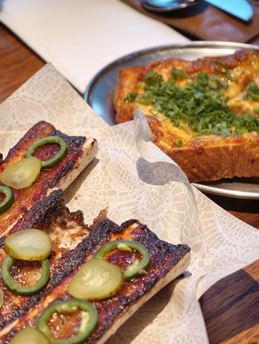 r3dash's tweet image. I just had the most insane meal of 2025 at Bandra Born. 

Ingenious fusion of local (Bandra) favourites and international cuisines. Love, love, loved it.