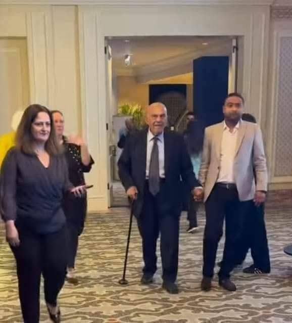 EngAmr2000's tweet photo. 🔴 الراجل اللي في التسعين من عمره ده اللى ماشى متعكز على عصاية
من أسبوعين كان عامل الفعاليات دى
علشان يجمع من نجوم العمل العام والاقتصادى والفنى تبرعات .. 

عشان يكمل إنجاز مستشفى القلب الجديد وعشان يمول مركز أبحاث القلب المصرى اللى حاطط فيه شباب مصر من الأطباء والباحثين اللى دربهم 💚

عشان يعالج أطفال مصر بالمجان .. وبيعمل ده لكل المصريين بلا استثناءات  

أعتقد لو كل واحد فى مكانة قدر يخدم
و يحب مصر وناسها بإخلاص وتفانى كده هنروح لحتة تانية خالص 💙

 ربنا يديله الصحة ويحفظه 

العالم المصري العالمي صاحب القلب الذهبي دكتور مجدي يعقوب نفتخر ونتشرف بية كلنا ❤️

- Copied