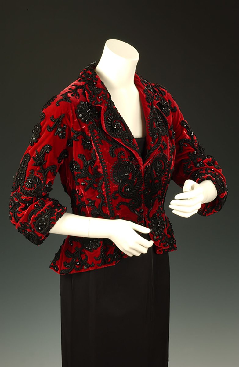 vickyhaddock's tweet image. American heiress, collector, and socialite Doris Duke was born #OnThisDay in 1912. She owned and wore this 1947 Balenciaga red silk velvet jacket embellished with jet beads. Duke was a prominent client of Balenciaga. @NPTRestoration collection. #fashionhistory