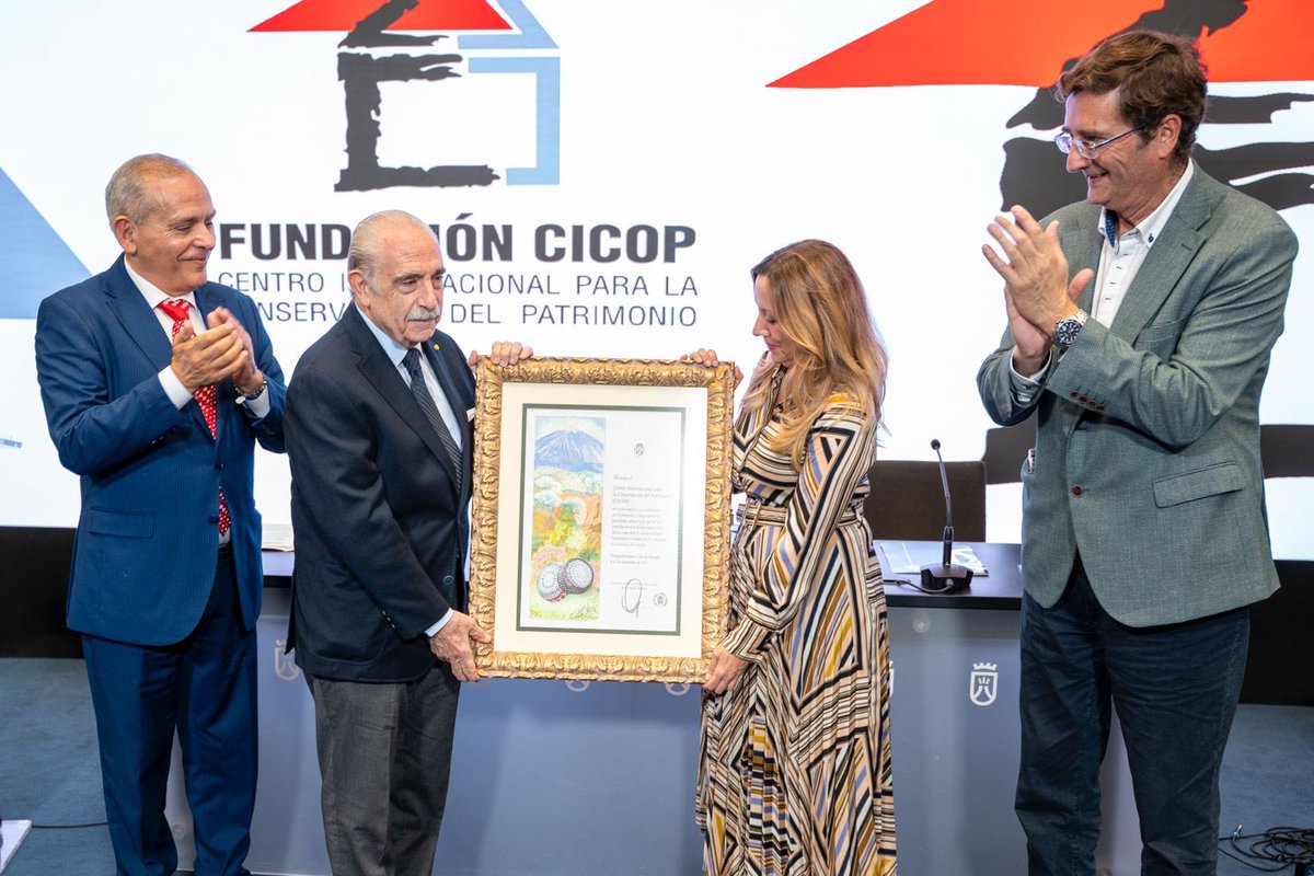 Ayer fue un día emocionante para la . <a href="/Artesaniatfe/">Artesanía Tenerife</a> 💛
Orgulloso/a del trabajo de todo nuestro equipo, Cabildo y Empresa Insular de Artesanía: un solo equipo cuidando nuestras tradiciones. 🌿✨homenajes y protección de los oficios 

#ArtesaníaTinerfeña #OrgulloDeEquipo