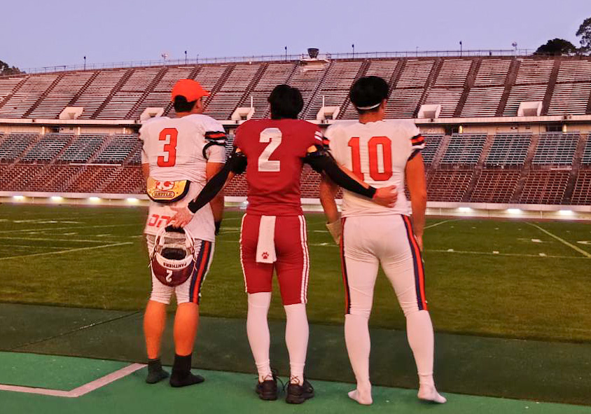 footballstore55's tweet image. 立命館大 42-22 法政大
立命#2DB今田甚太郎
法政#3DL中村季音
法政#10QB齊藤空大
駒場学園高校でチームメイトだった3人。今日で2人の大学アメフトが終わりました。…