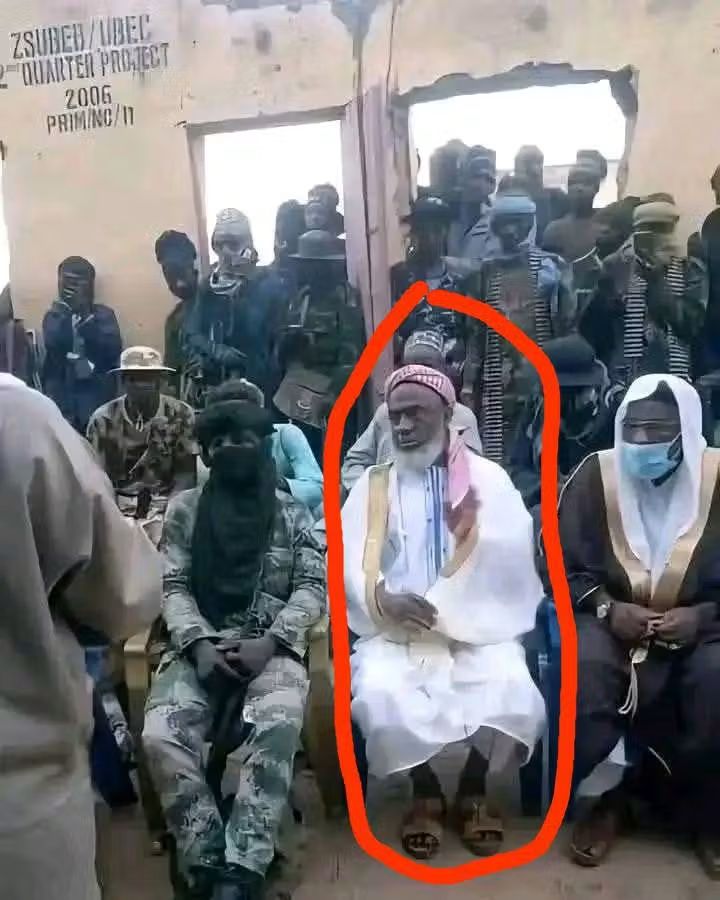 DivineBlog1's tweet image. This is the leader of this terrorist and the annoying thing is that the so called government knows about it and refused to arrest him, he works freely and nobody is saying anything or doing anything about it.