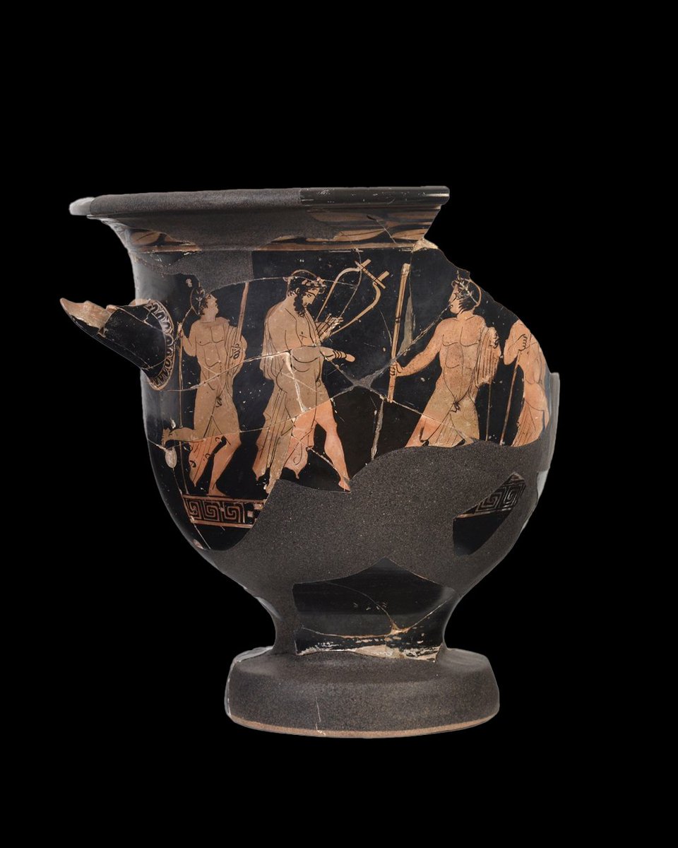 🎼 Avui, Santa Cecília, celebrem la música amb aquest cràter grec del segle V aC: un músic toca el bàrbiton durant un ritu a Dionís. 🪉 Per als grecs, la música era educació, espiritualitat i harmonia.

🔗 loom.ly/qtCUcGI