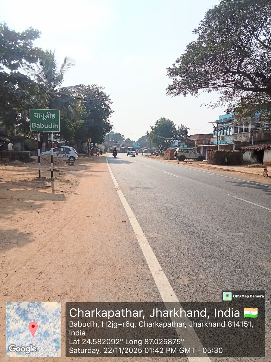 <a href="/HemantSorenJMM/">Hemant Soren</a> <a href="/nitin_gadkari/">Nitin Gadkari</a> <a href="/DumkaDc/">DC_Dumka</a> महाशय ये NH133 रोड हैं,हमारे गांव में लगभग 3K की आबादी हैं जो रोड से सटा हुआ हैं और L आकर का तीखा मोड़ हैं हर 10 दिन में औसतन एक दुर्घटना हो रही हैं,परिवहन विभाग निवेदन है जल्द से जल्द ब्रैकेटिंग के साथ साथ ब्रेकर दिलाने की कृपा करें 🙏 🙏